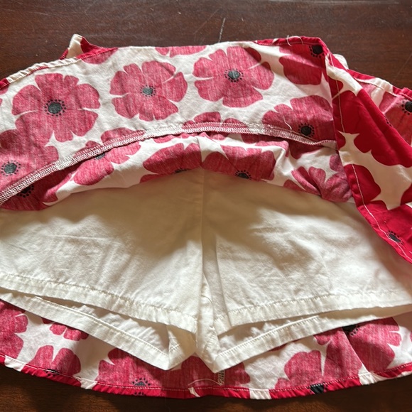 Gymboree skort, with red poppies, never worn. - Picture 3 of 4